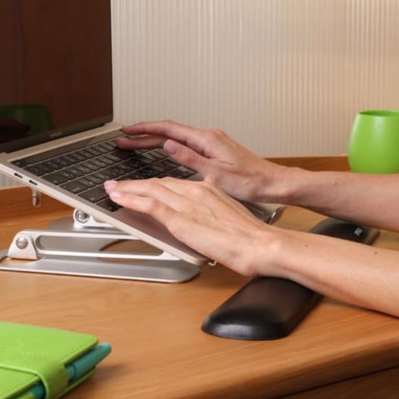 NEW Upright Ergonomic Wrist Rest | Gel Memory Foam & Non-Slip for Keyboard - Picture 1 of 8